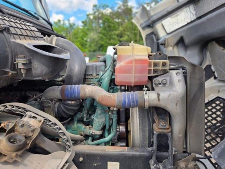 2015-volvo-vnl-t/a-hiway-tractor---sleeper-4v4nc9e-image-40