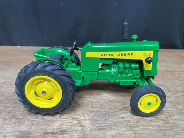 john-deere-330-image-8