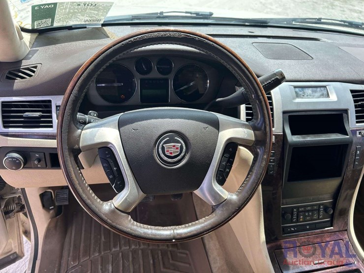 2008-cadillac-escalade-esv-image-11