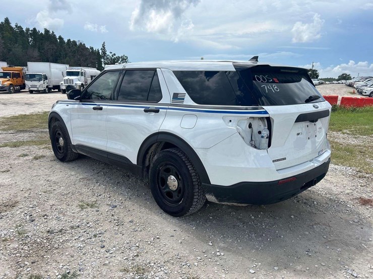 2021-ford-explorer-image-4