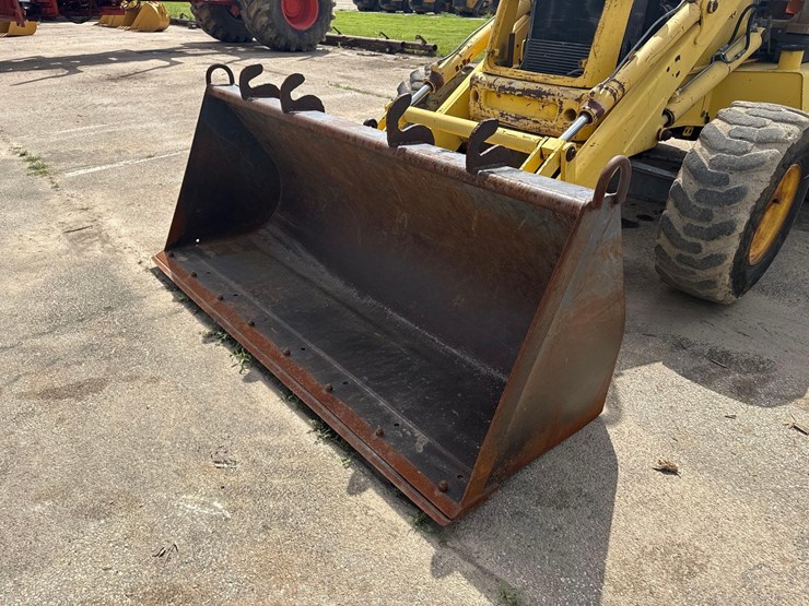 new-holland-555e-image-8