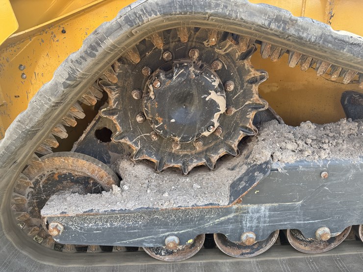 2024-deere-317g-image-5