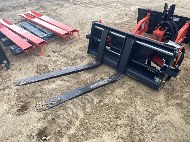 #2730-•-new-wig-hydraulic-adjustable-pallet-forks-image-1