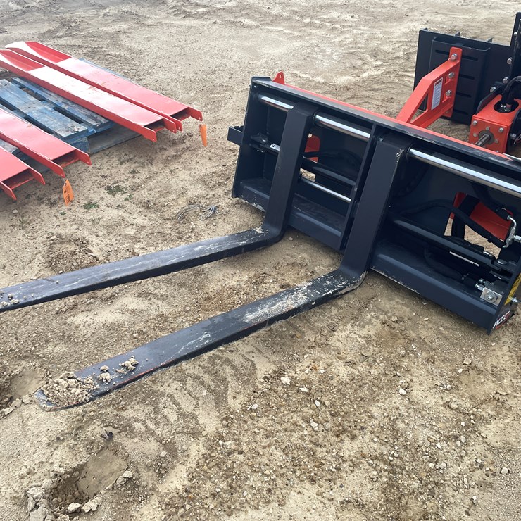 #2730 • New WIG Hydraulic Adjustable Pallet Forks