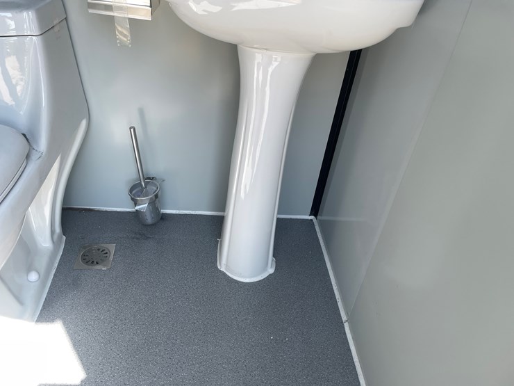#2429-•-kj-new-portable-restroom-image-26