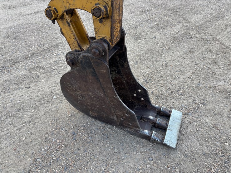 caterpillar-303-image-11