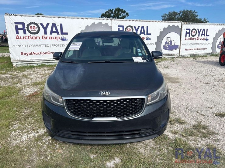 2017-kia-sedona-lx-image-24