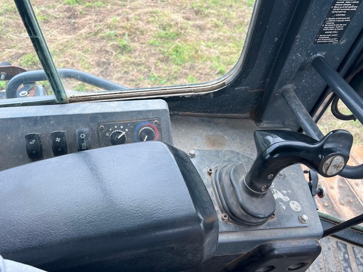 2016-deere-650k-lgp-image-21