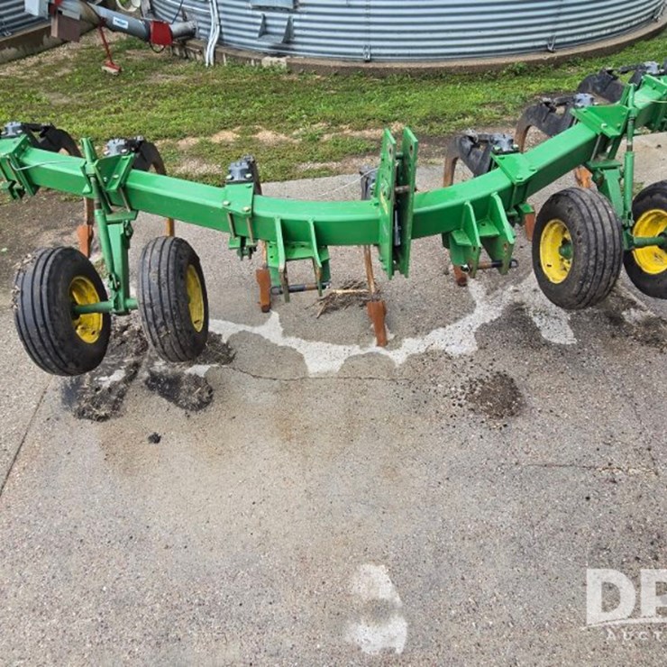 JOHN DEERE 910