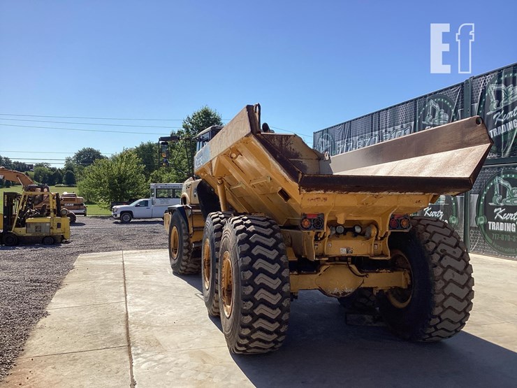 2015-deere-250d-ii-image-2