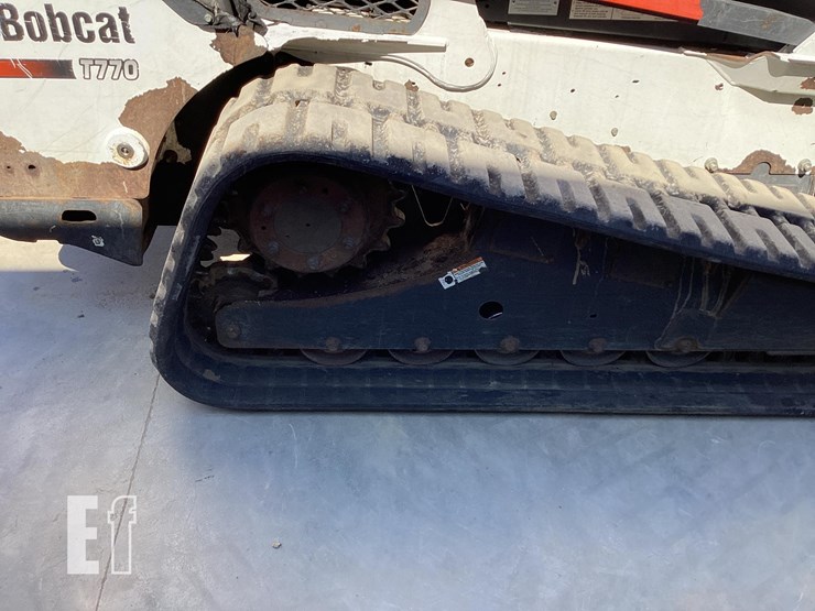 2011-bobcat-t770-image-23