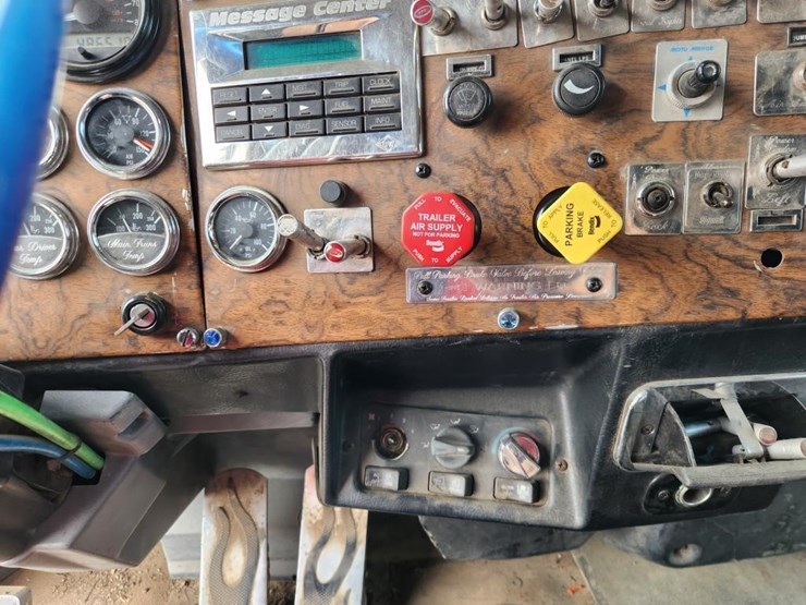 1999-peterbilt-379-image-50