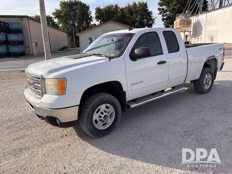 2013-gmc-2500-image-14
