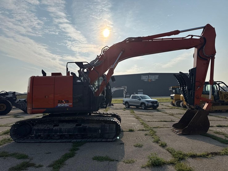 2021-hitachi-zx225usrk-image-6
