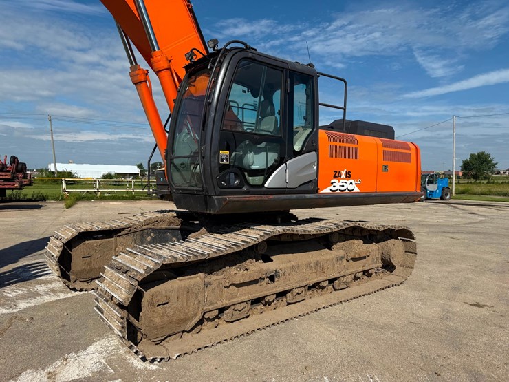 2019-hitachi-zx350lc-6n-image-2