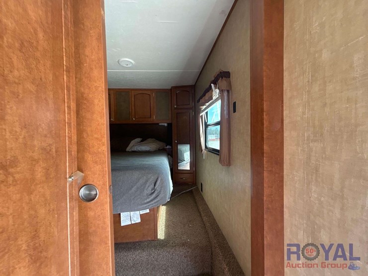 2015-revere-shasta-27db-5th-wheel-travel-trailer-image-20