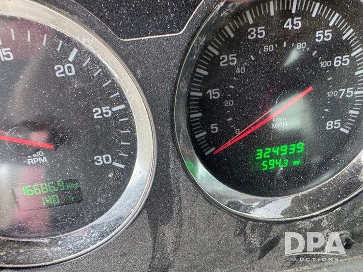 2011-kenworth-t800-image-23