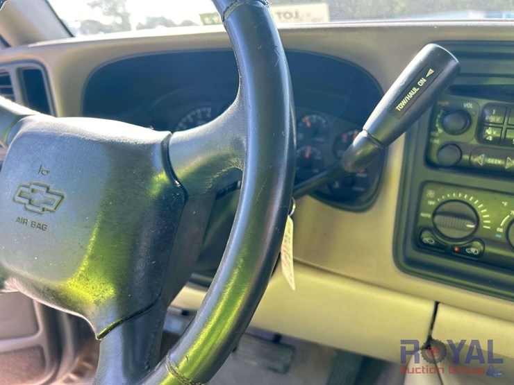 2001-chevrolet-suburban-image-15