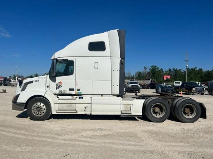 2015-volvo-t/a-hiway-tractor---sleeper-4v4nc9eh3fn-image-7