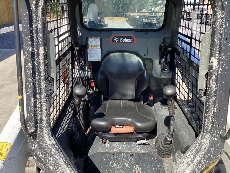 2022-bobcat-t64-image-29