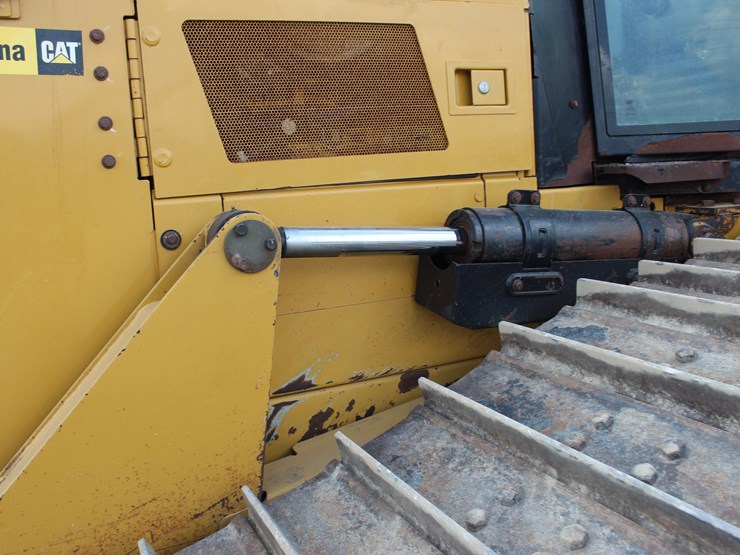 2020-caterpillar-d6n-lgp-image-9