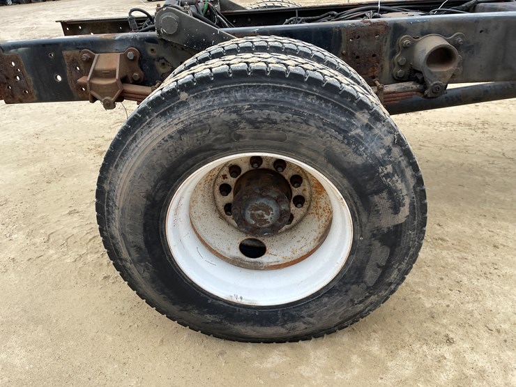 2001-ford-f750-image-106