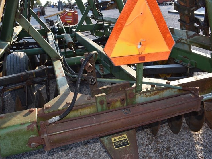 john-deere-235-image-8