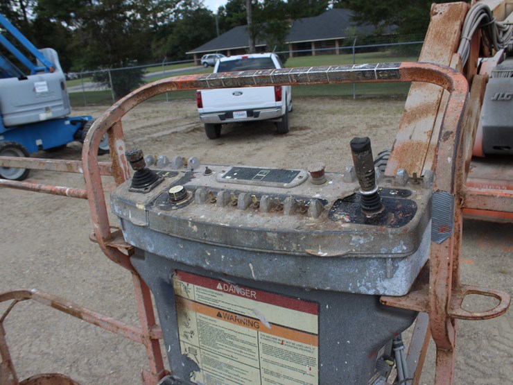 2011-jlg-600aj-image-3