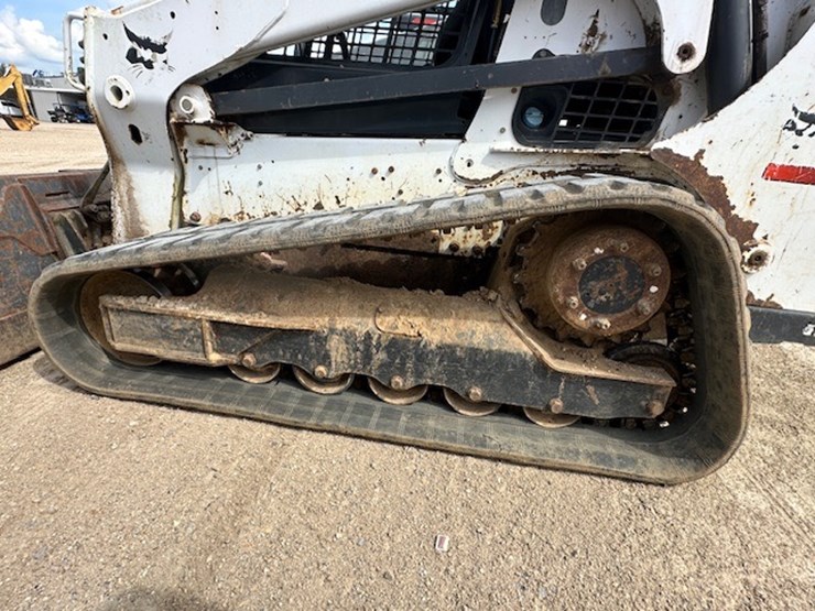 2015-bobcat-t750-image-13