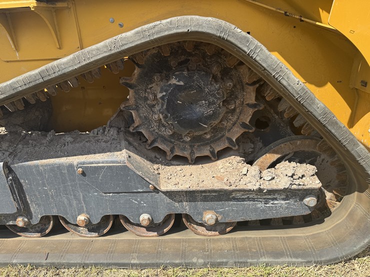 2024-deere-317g-image-10