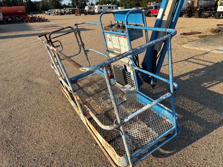 #2217-•-2012-genie-z80-manlift-image-6