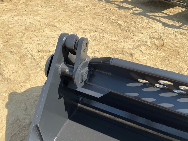 #2500-•-jct-skid-steer-4-in-1-combination-bucket-image-8