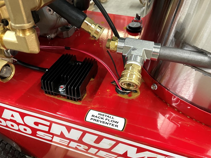 #2752-•-new-magnum-4000-hot-water-pressure-washer-image-6