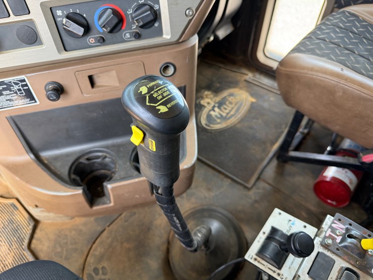 #11-•-#5197-•-2008-mack-granite-t/a-daycab-dump-truck-1m2ax04c68m003392-image-97