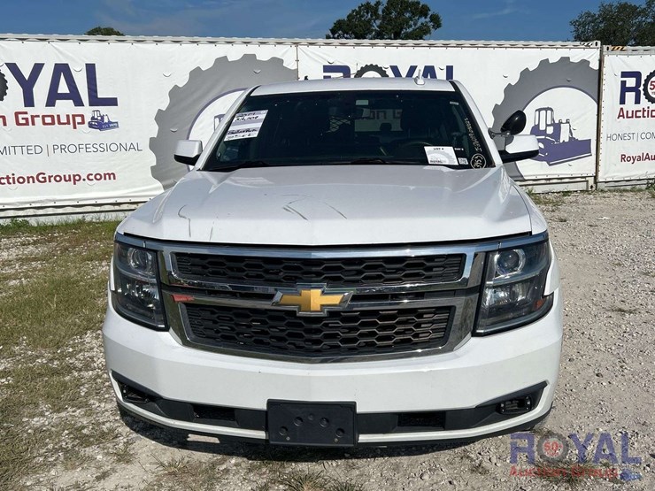 2017-chevrolet-tahoe-image-23