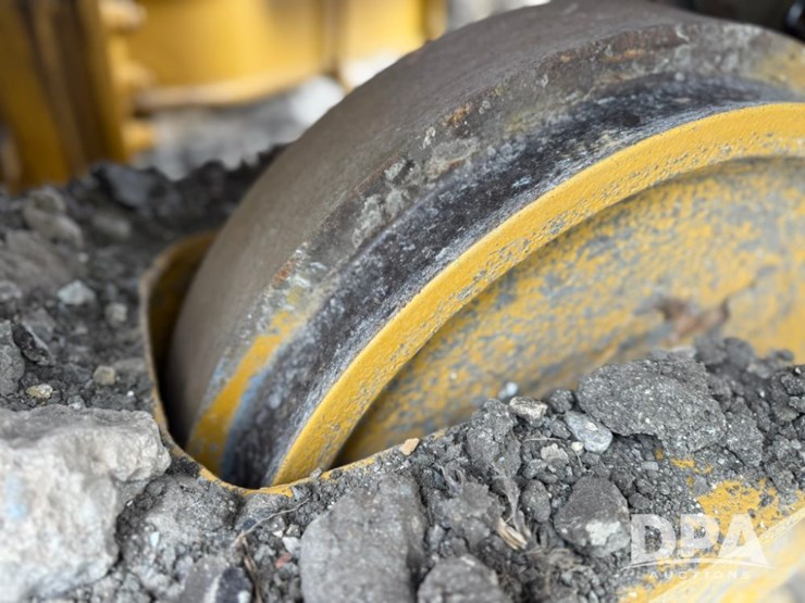 2019-caterpillar-d6t-image-13