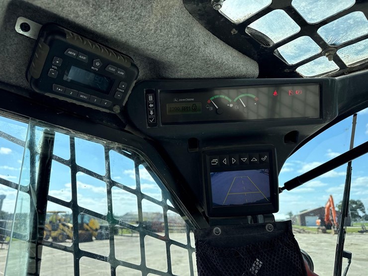 2020-deere-324g-image-12