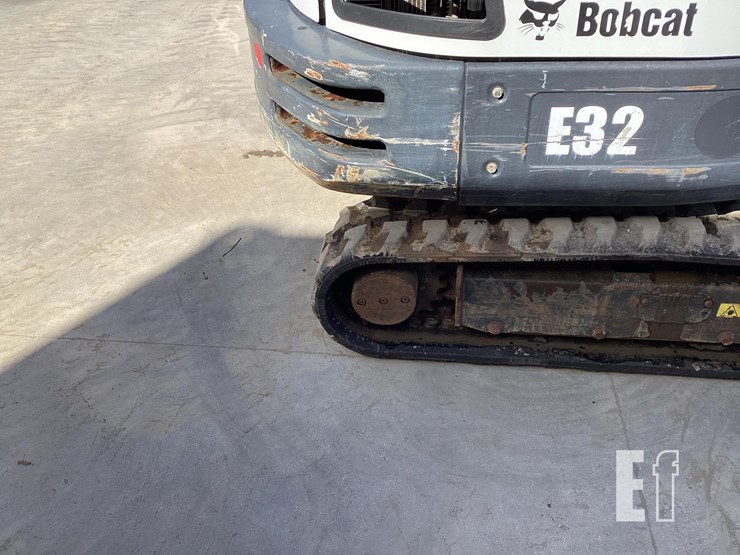 2015-bobcat-e32-image-29