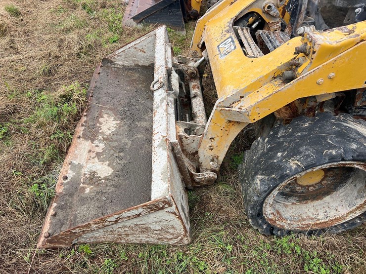 caterpillar-246d-image-9