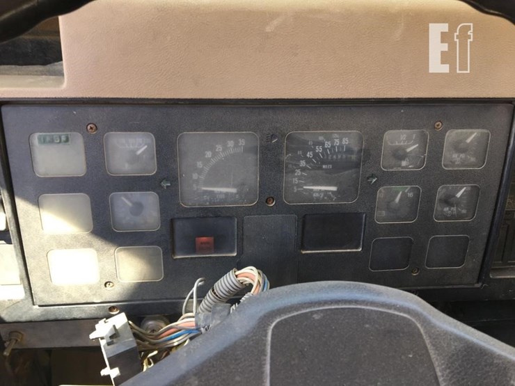 1990-international-8100-image-6