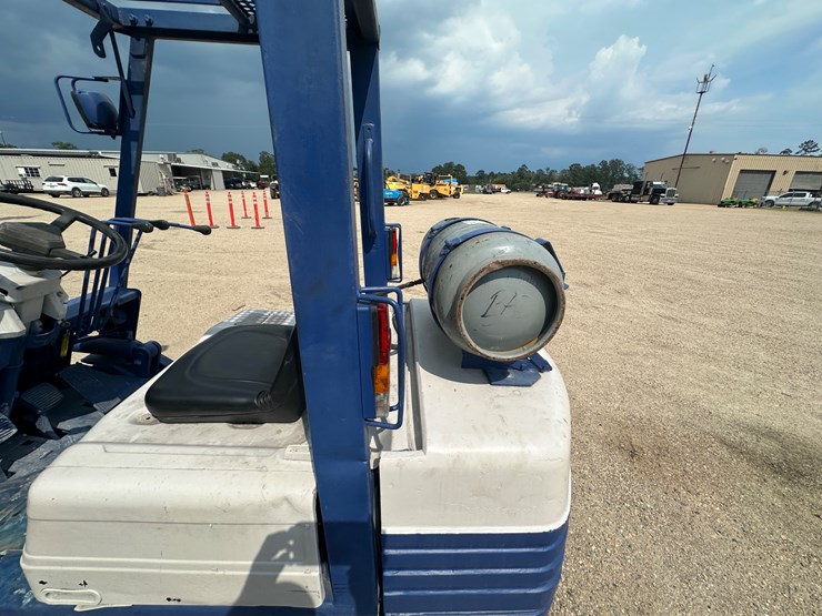 #2077-•-komatsu-fg305t11,-forklift-image-10