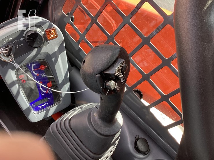 2023-kubota-ssv75-image-15