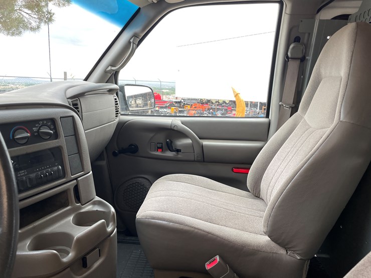2004-chevrolet-astro-image-12