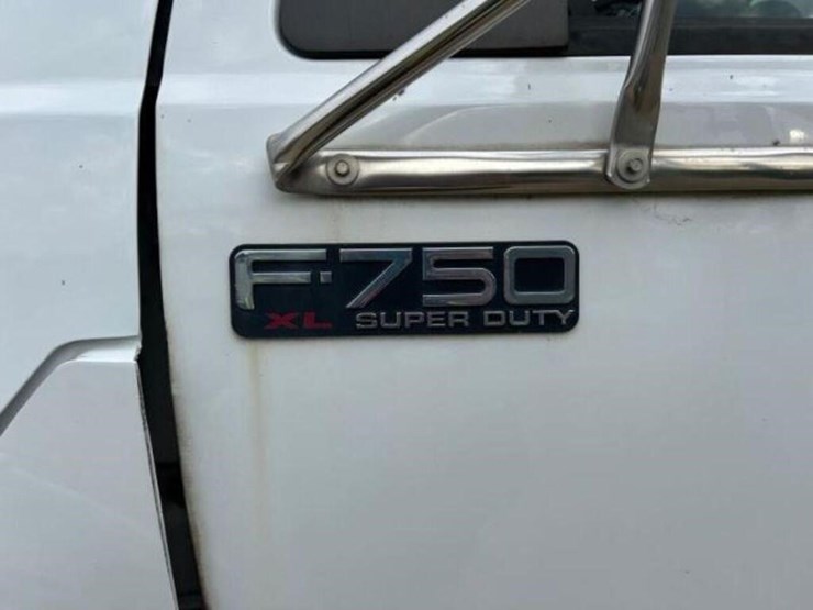 2013-ford-f750-xl-image-9
