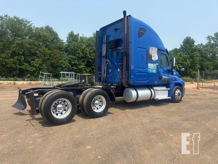 2015-freightliner-cascadia-125-image-4