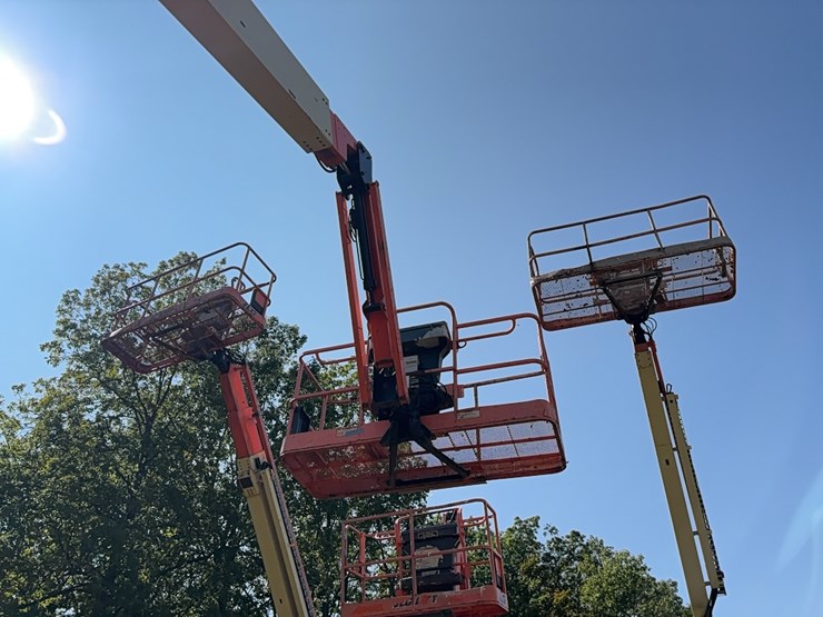 2015-jlg-800aj-image-14