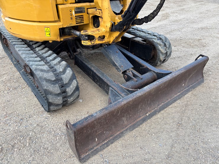 caterpillar-303-image-13
