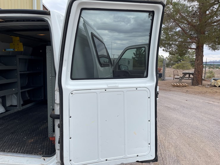 2004-chevrolet-astro-image-32