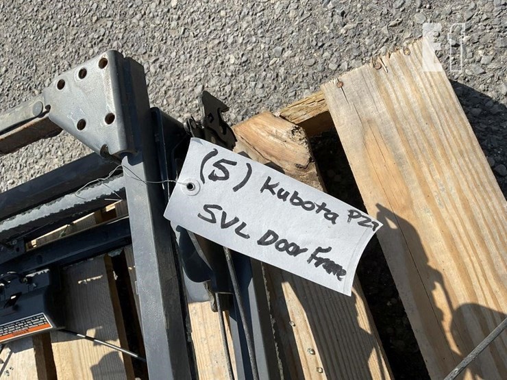 pallet-of-(5)-kubota-svl-door-frames-image-5