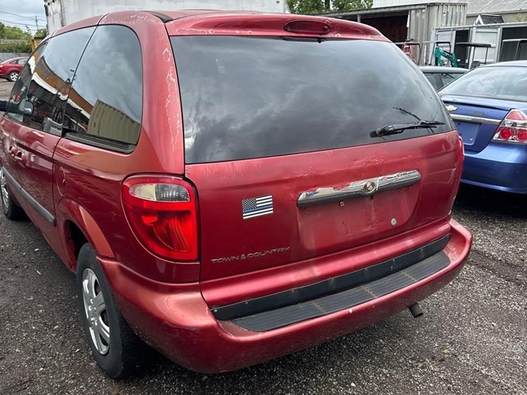 2006-chrysler-town-&-country-image-7